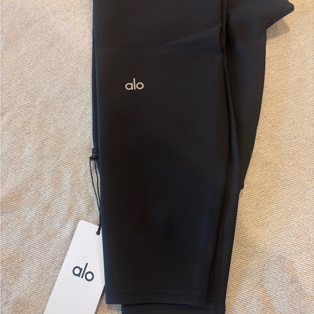 Alo Black airlift Leggings 7/8 size medium. Brand new. High waist